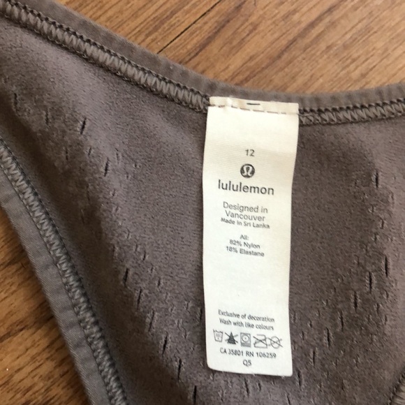 Lululemon Racer Back Sports Bra - Picture 5 of 5